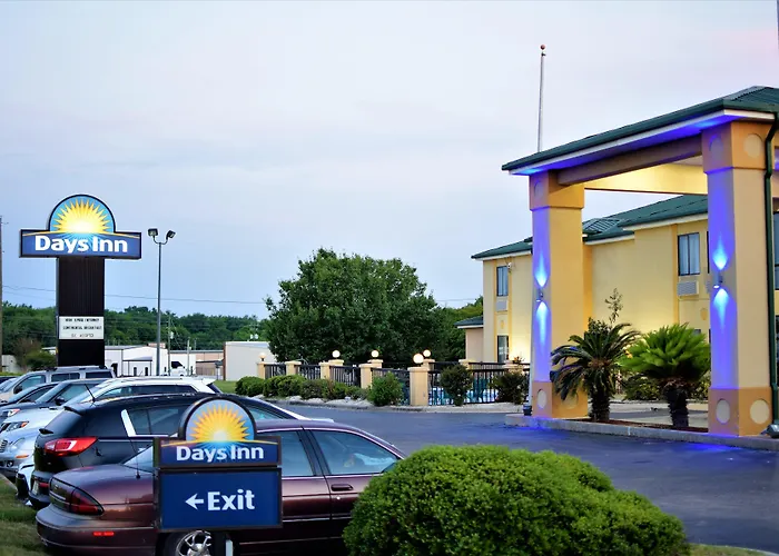 Days Inn By Wyndham Montgomery
