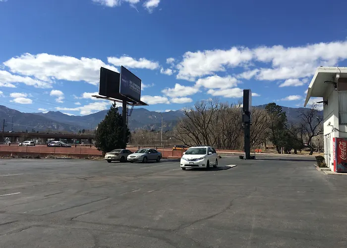 Howard Johnson By Wyndham Colorado Springs