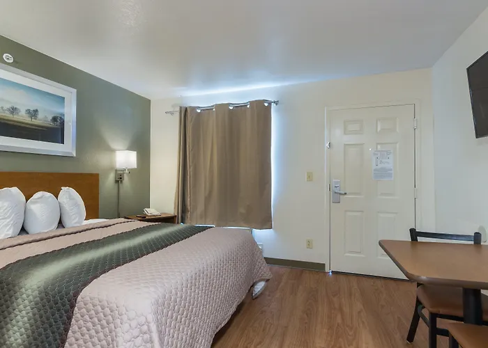 Hometowne Studios By Red Roof Dallas - Irving