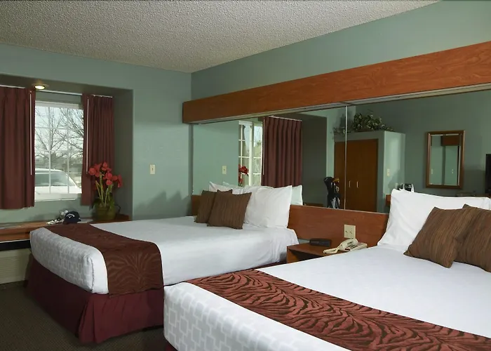 Monument Inn & Suites