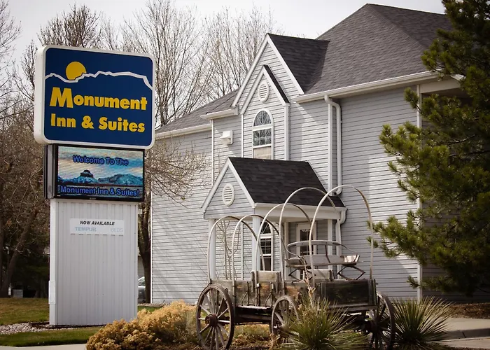 Monument Inn & Suites