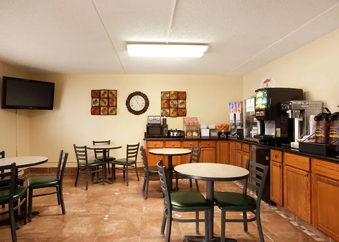 Super 8 By Wyndham West Fargo Main Ave Nd