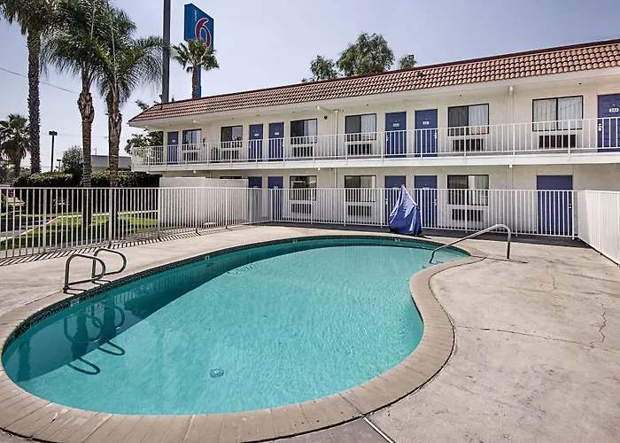 Motel 6-, Ca