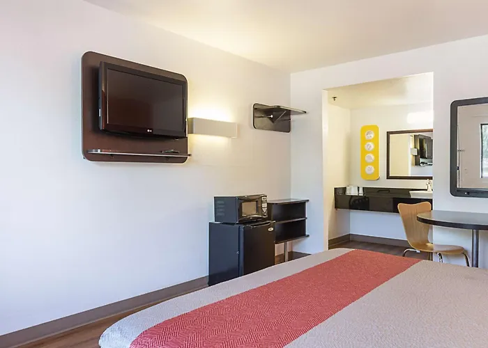 Motel 6-, Ca