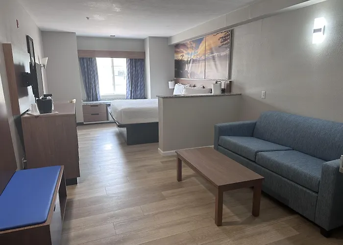 Days Inn & Suites By Wyndham Greeley