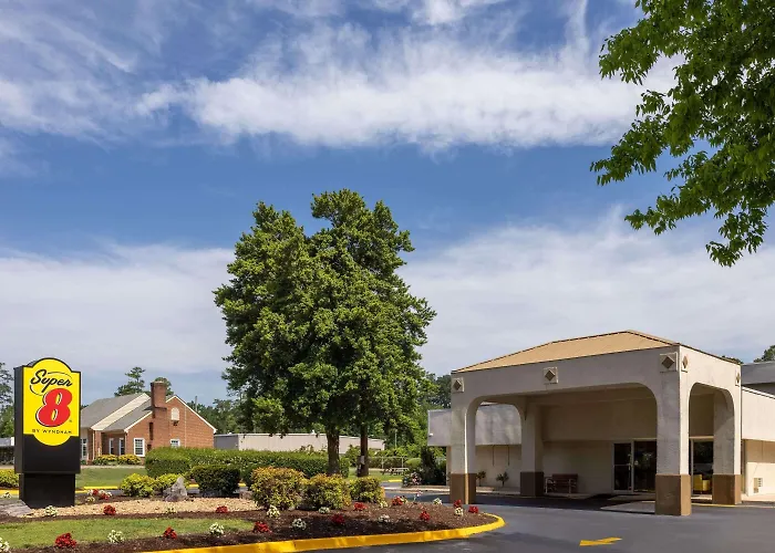 Super 8 By Wyndham /Historic Area