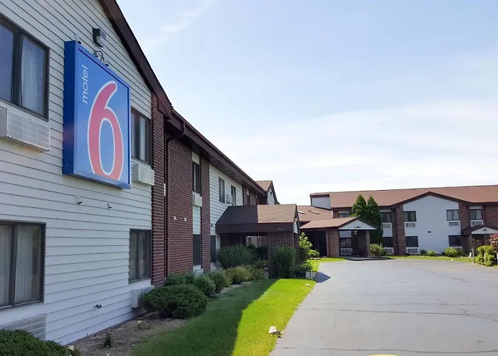 Motel 6-Saukville, Wi