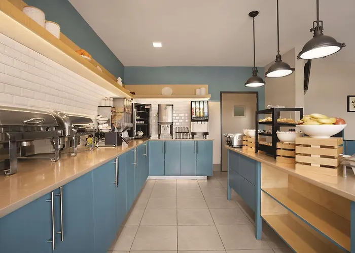 Country Inn & Suites By Radisson, Moline Airport