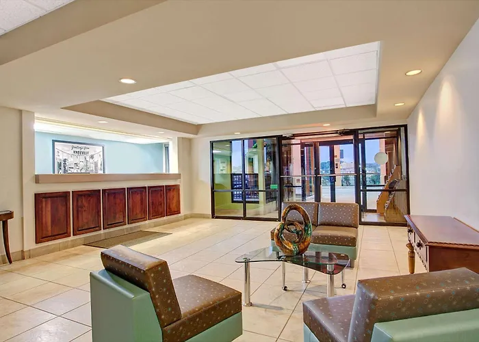 Super 8 By Wyndham Knoxville East