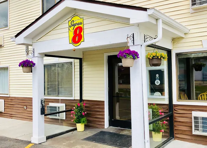 Super 8 By Wyndham Radcliff Ft. Knox Area