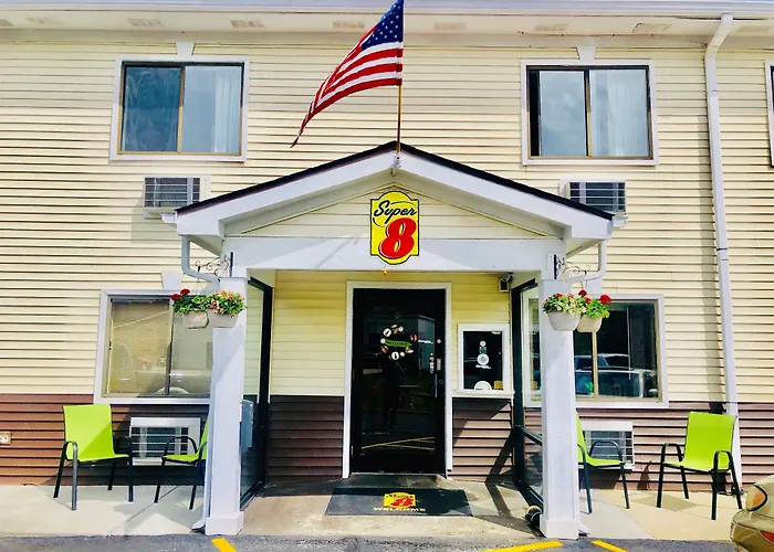 Super 8 By Wyndham Radcliff Ft. Knox Area