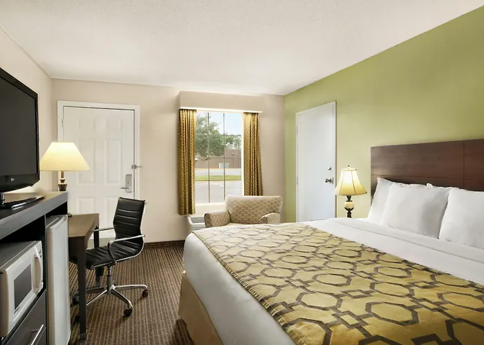 Baymont By Wyndham Kingsland Hotel