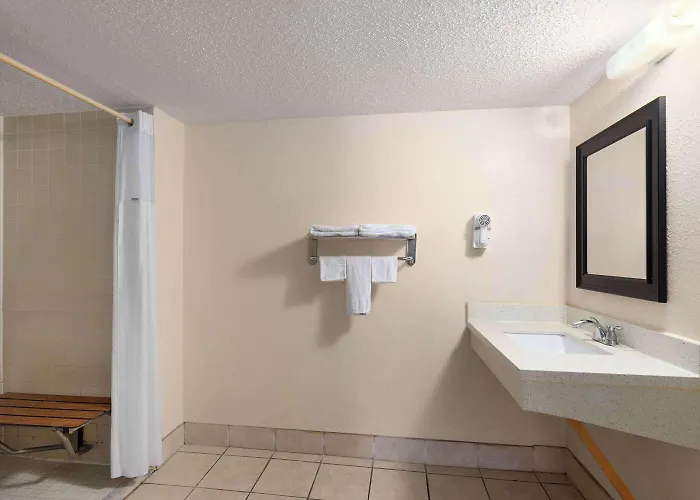 Super 8 By Wyndham Fort Mitchell Cincinnati Area