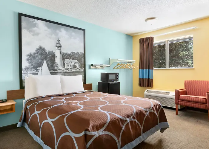 Super 8 By Wyndham Findlay