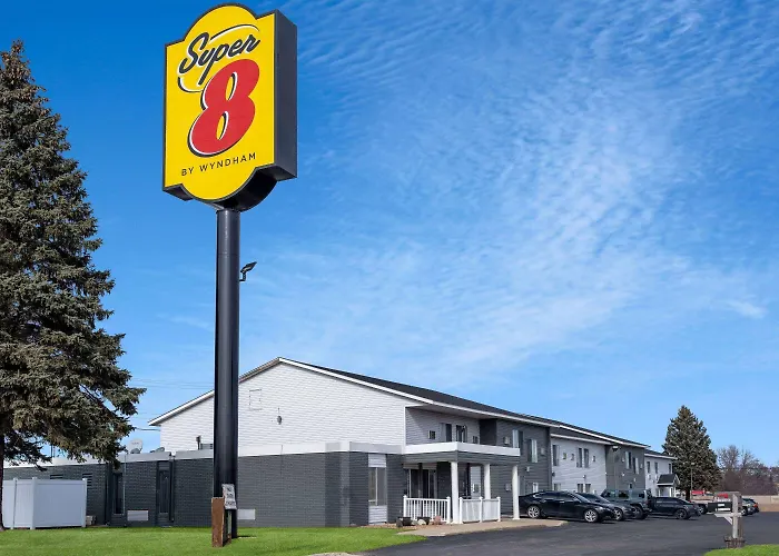 Super 8 By Wyndham Owatonna