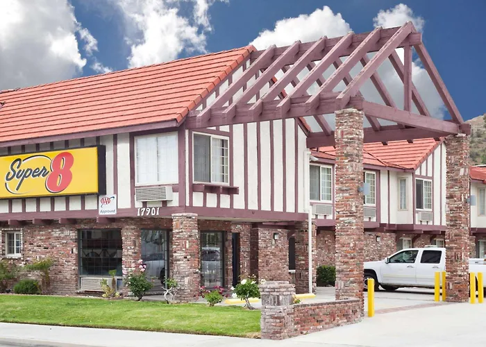 Super 8 By Wyndham Santa Clarita/Valencia