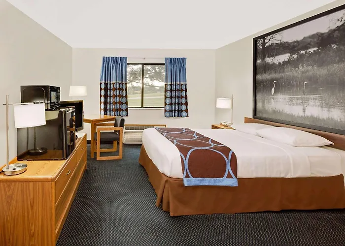Super 8 By Wyndham St. James