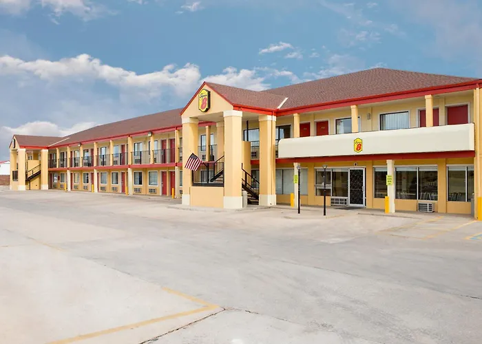 Super 8 By Wyndham Woodward