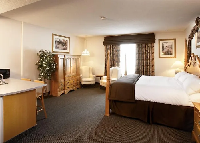 Petawawa River Inn & Suites