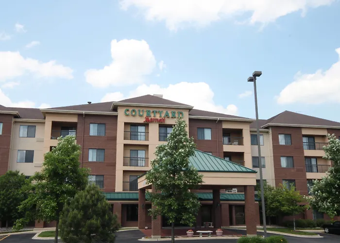 Courtyard By Marriott Chicago
