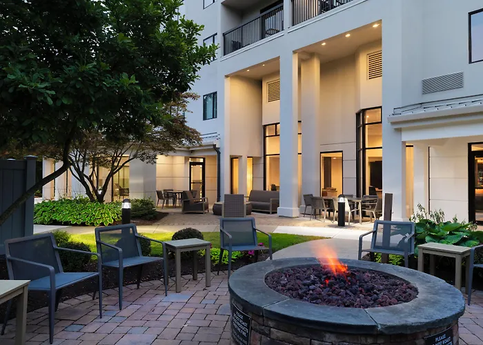 Courtyard By Marriott Danbury