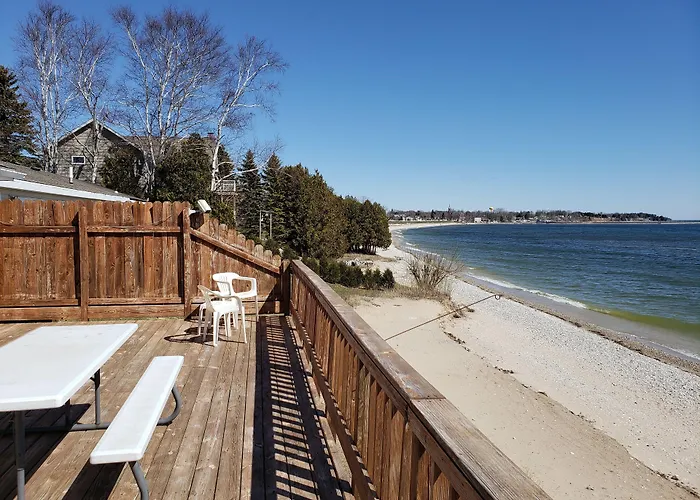 Algoma Beach Motel
