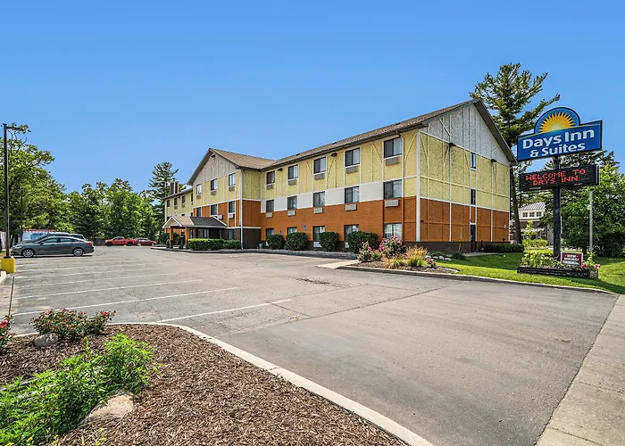 Days Inn & Suites By Wyndham Traverse City