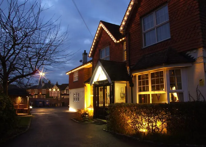 Corner House Gatwick With Bookable Holiday Parking