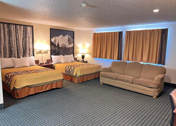 Super 8 By Wyndham Trinidad