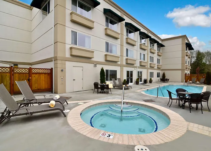 Best Western Plus Edmonds Harbor Inn