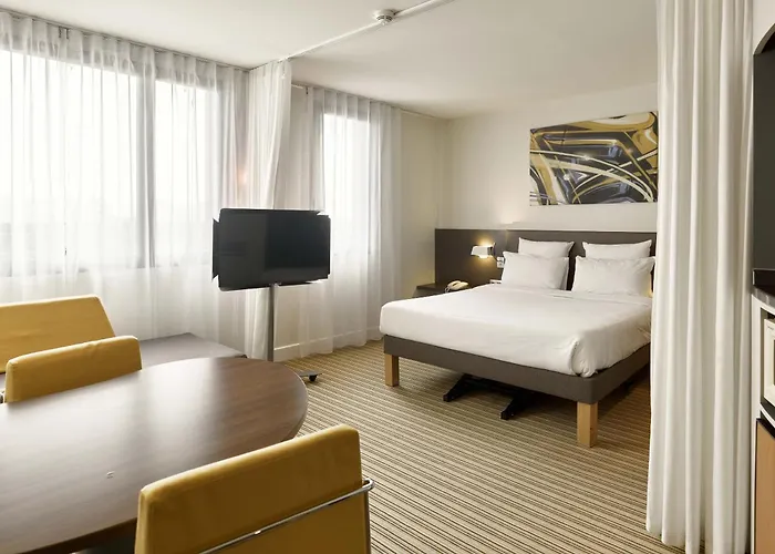 B&B HOTEL Vélizy Est