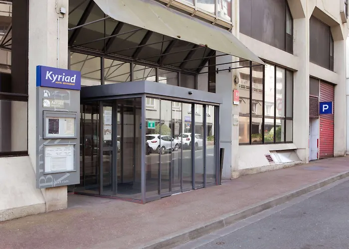 Kyriad Paris Est - Bois de Vincennes Saint-Maurice 
