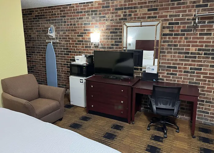 Travelodge By Wyndham Airport Platte City