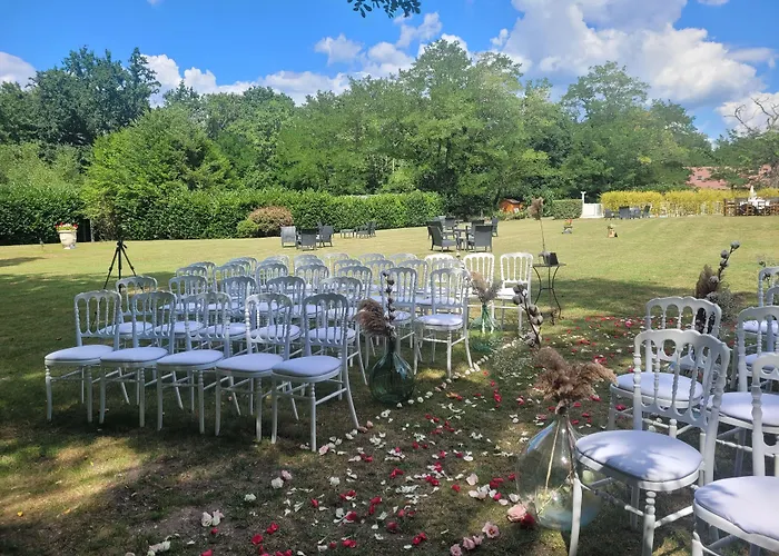 Logis Domaine De Valaudran