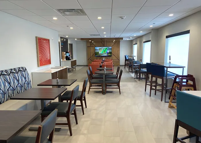 Holiday Inn Express & Suites Elyria By Ihg