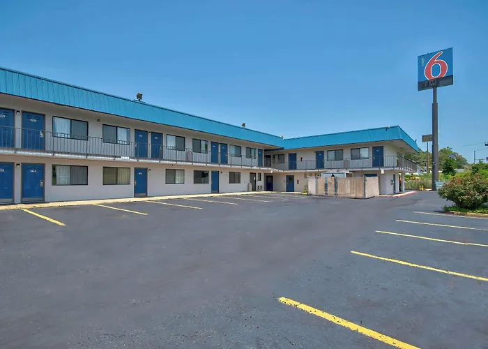 Motel 6-, Ar