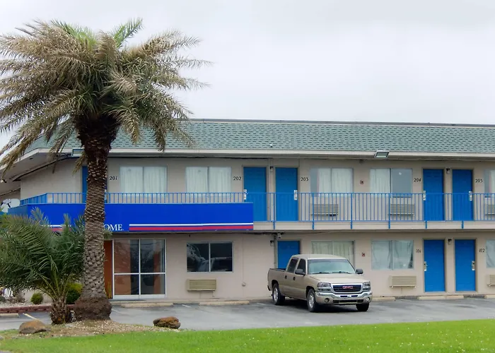 Motel 6-Clute, Tx