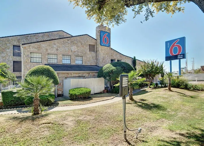 Motel 6-, Tx - Forest Lane