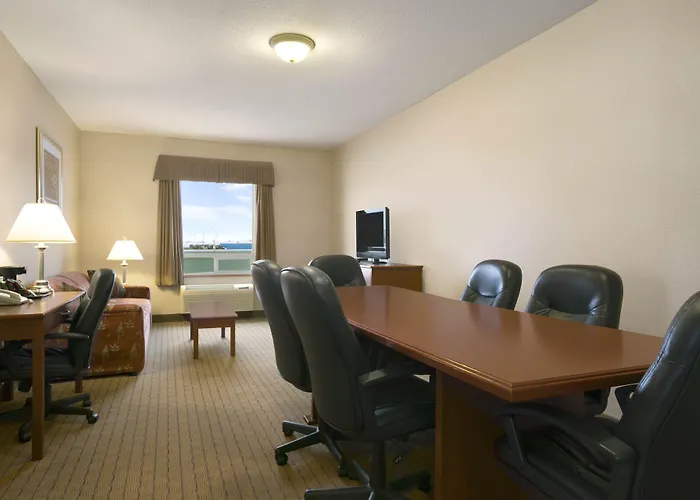 Days Inn By Wyndham Moose Jaw