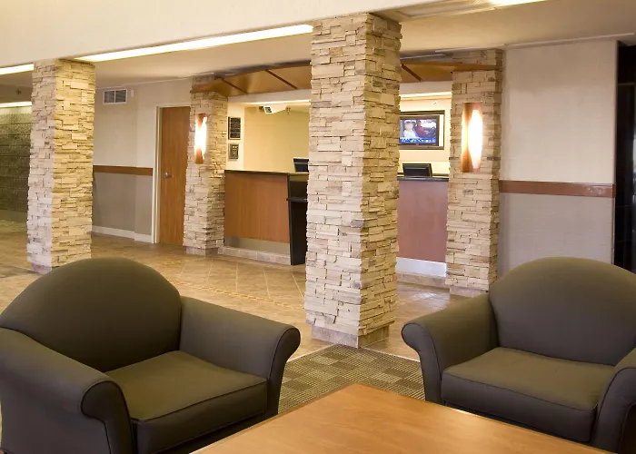 Woodlands Inn & Suites