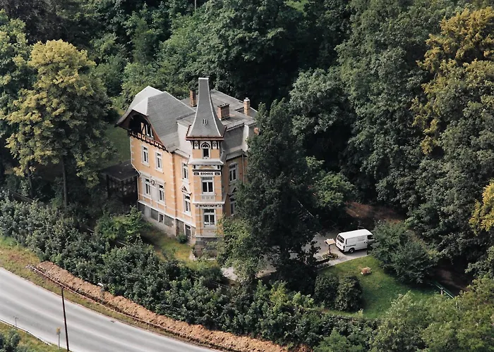 Villa & Am Park