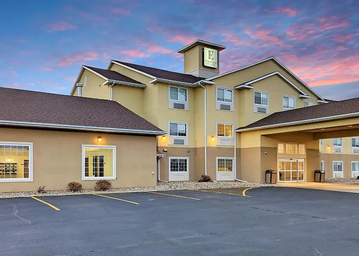 Estherville Hotel & Suites