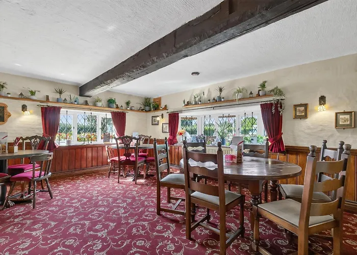 Greyhound Country Inn
