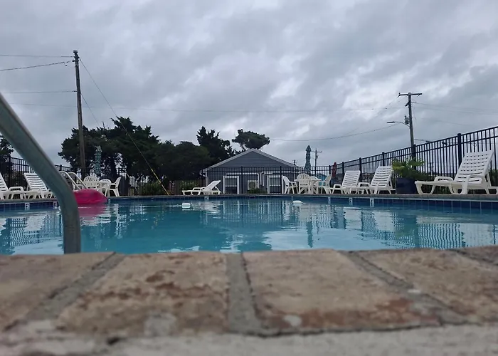 The Breezeway Motel & Resturant
