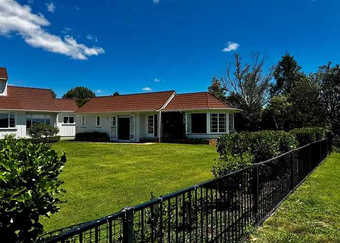 The Lake House With Private Spa Lake Rotorua