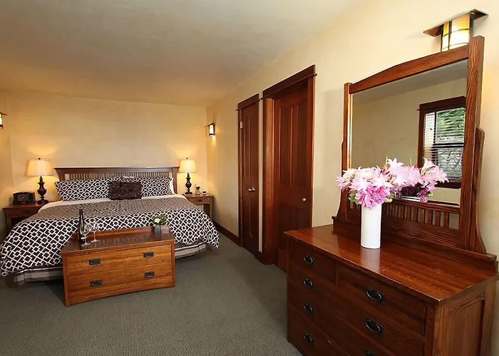 Elk Cove Inn & Spa