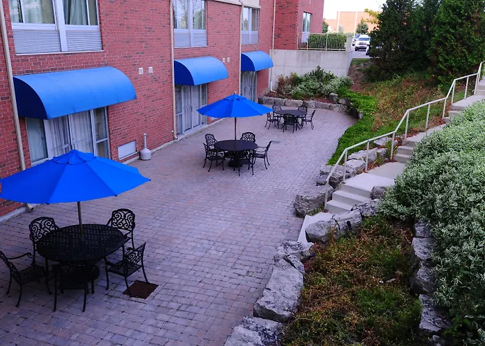 Monte Carlo Inn Vaughan Suites