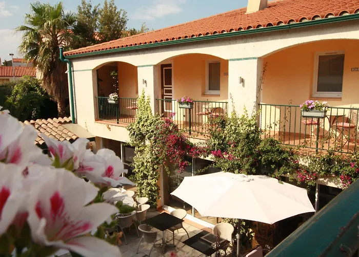Logis Hôtel Les II Mas - Perpignan Sud