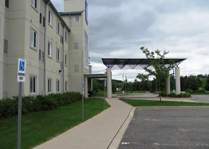 Motel 6-Huntsville, On