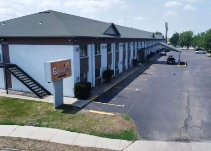 Grand Inn Fargo